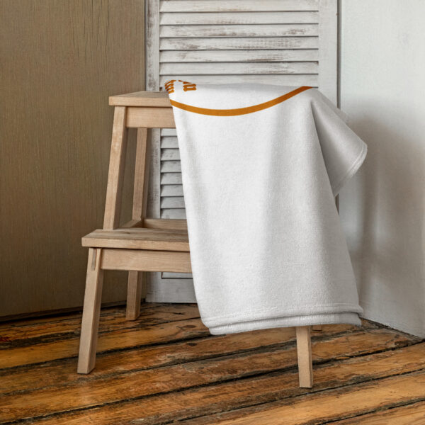 Towel Delariva Institutional