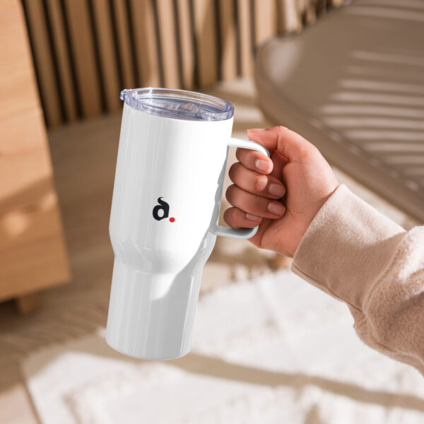 Travel mug with a handle